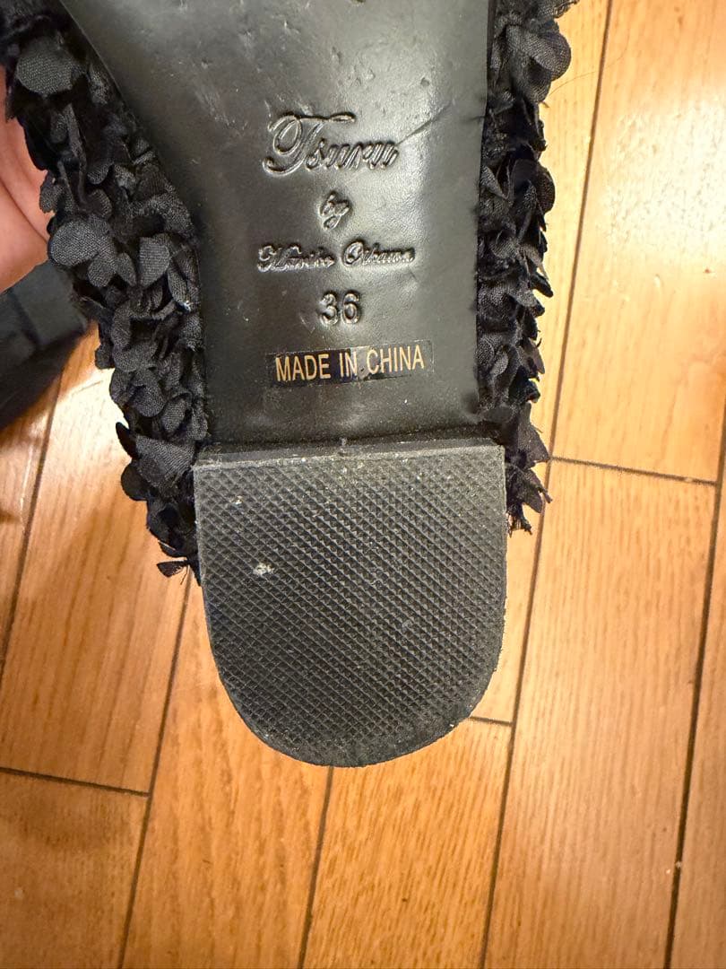 TSURU フリルデザイン ブラックミュール