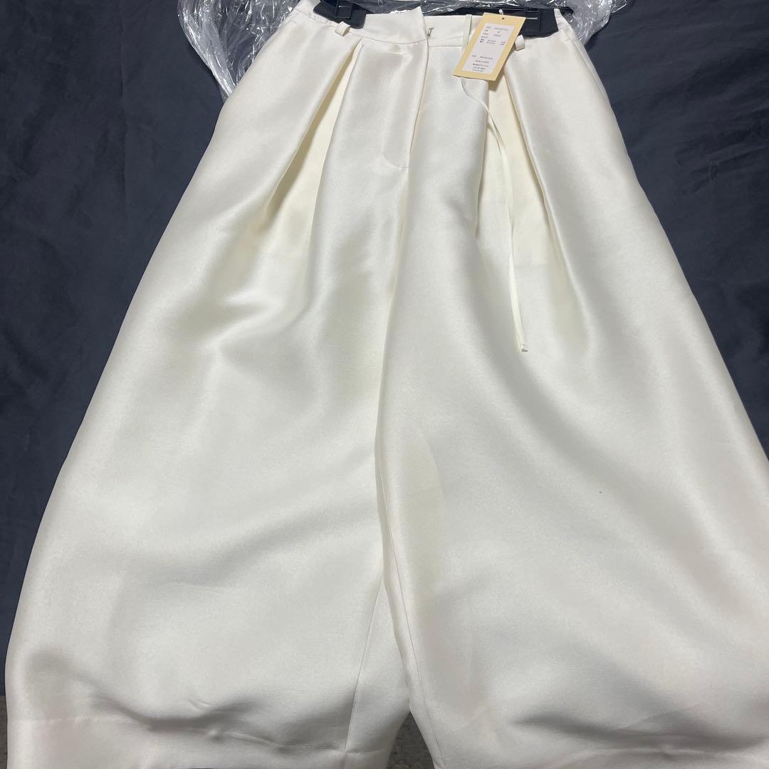 heve サテンフレアガウチョパンツ　白36