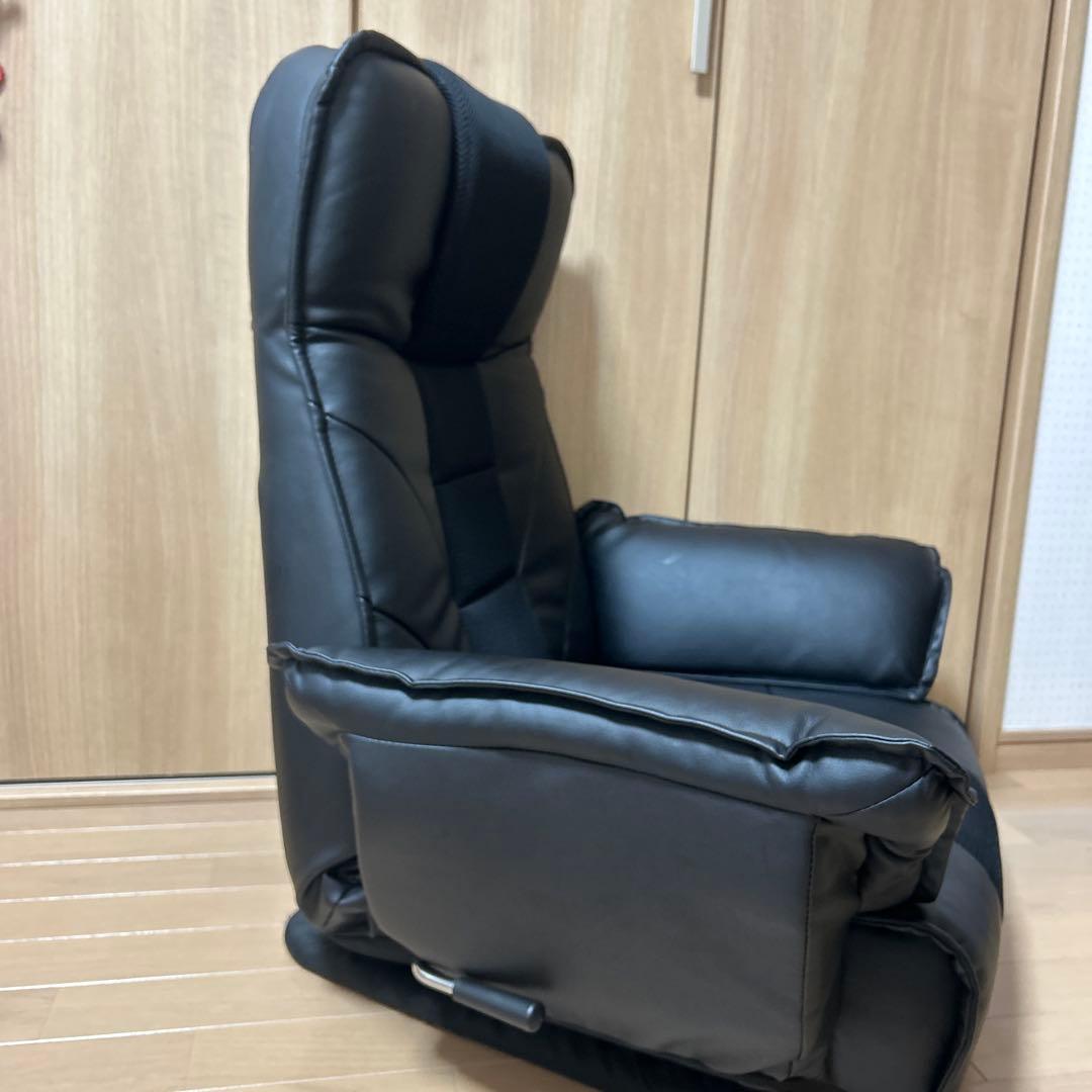 黒のリクライニング座椅子