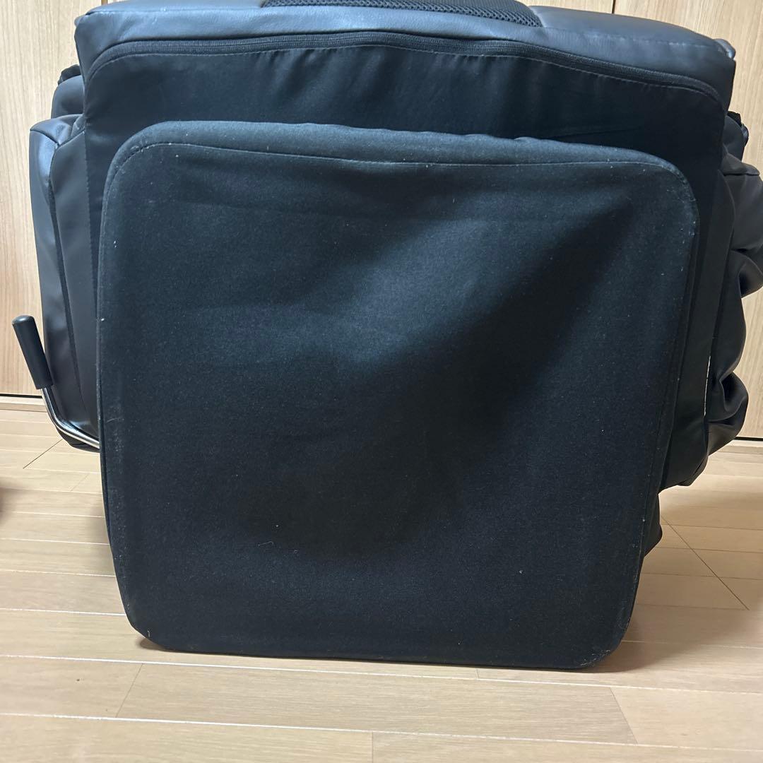 黒のリクライニング座椅子