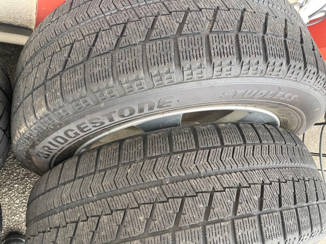 送料込み　ブリザックVRX 215/60r17. トヨタ純正