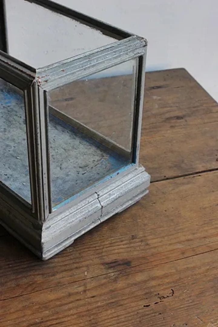 古い ブリキの水槽　ディスプレイに