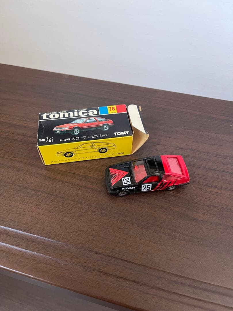トミカ ミニカー 1/61スケール　赤黒トヨタＡＥ８６レビン