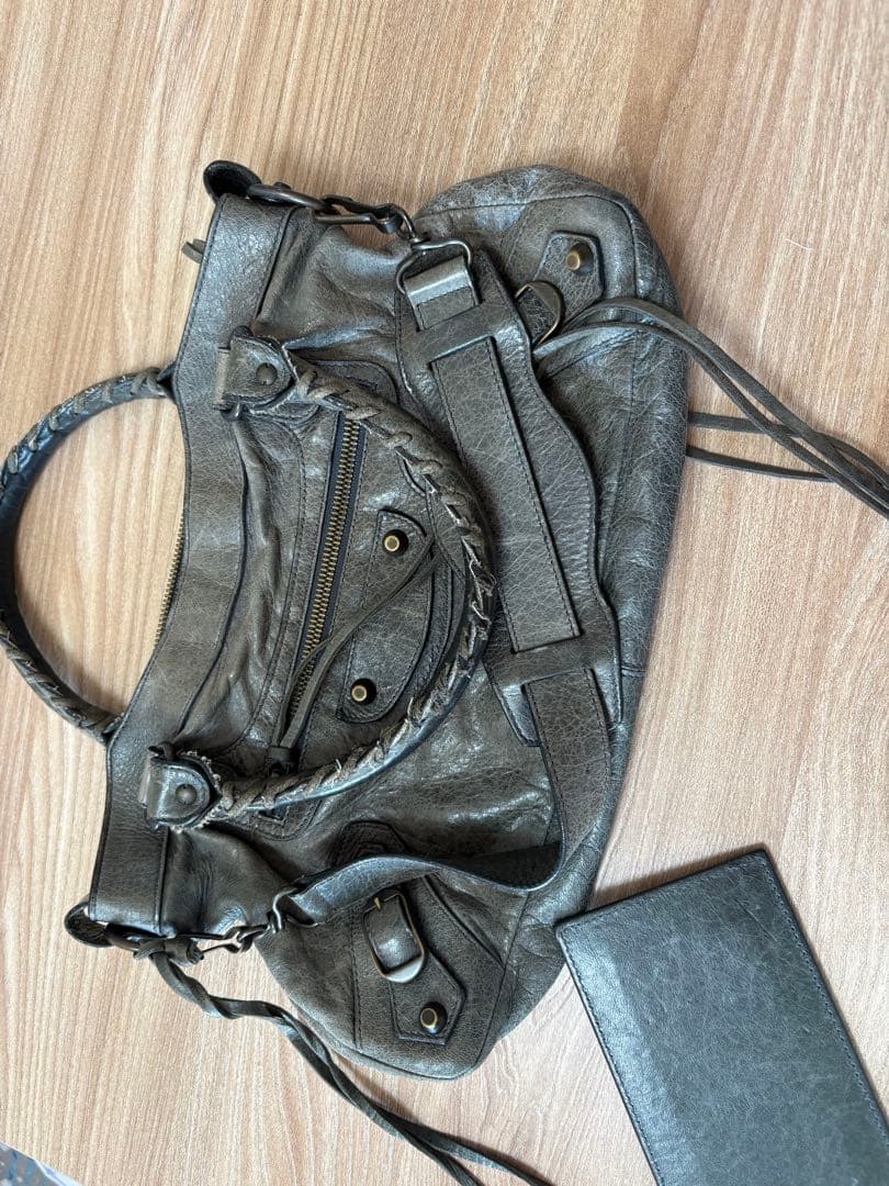 バレンシアガ　バッグ　グレー