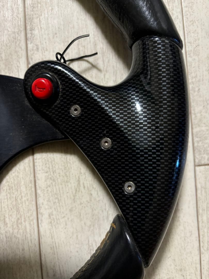 momo スポーツステアリング 黒 カーボンファイバー