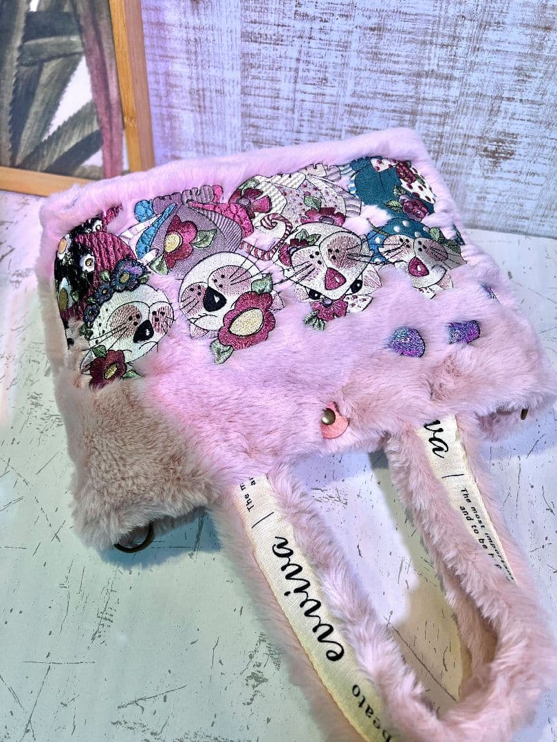 ロラライハリス♡ピンクファー生地♡刺繍のバッグ♡