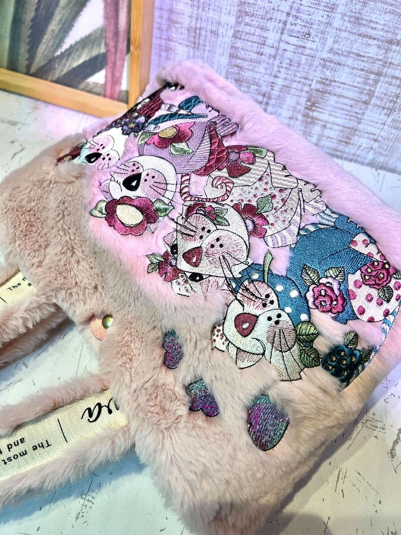 ロラライハリス♡ピンクファー生地♡刺繍のバッグ♡