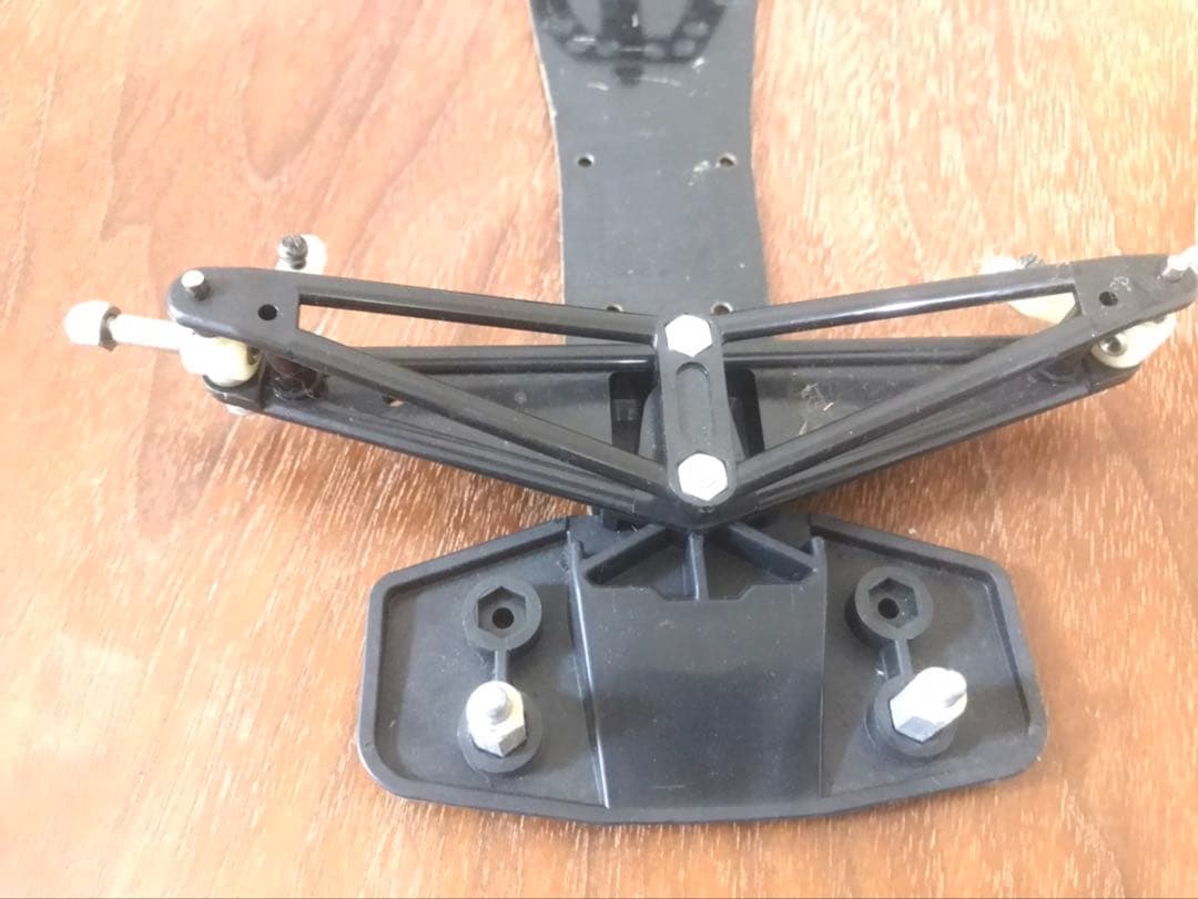 ラジコンカー スポーツカーボディ（シャシ付き）