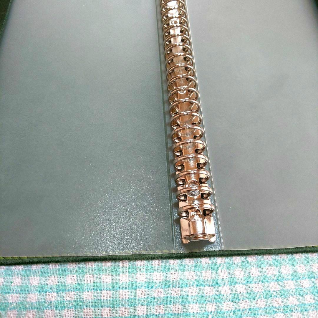 オイルワックスヌメ革 ダークグリン レザーカバー、B5 26穴バインダー付