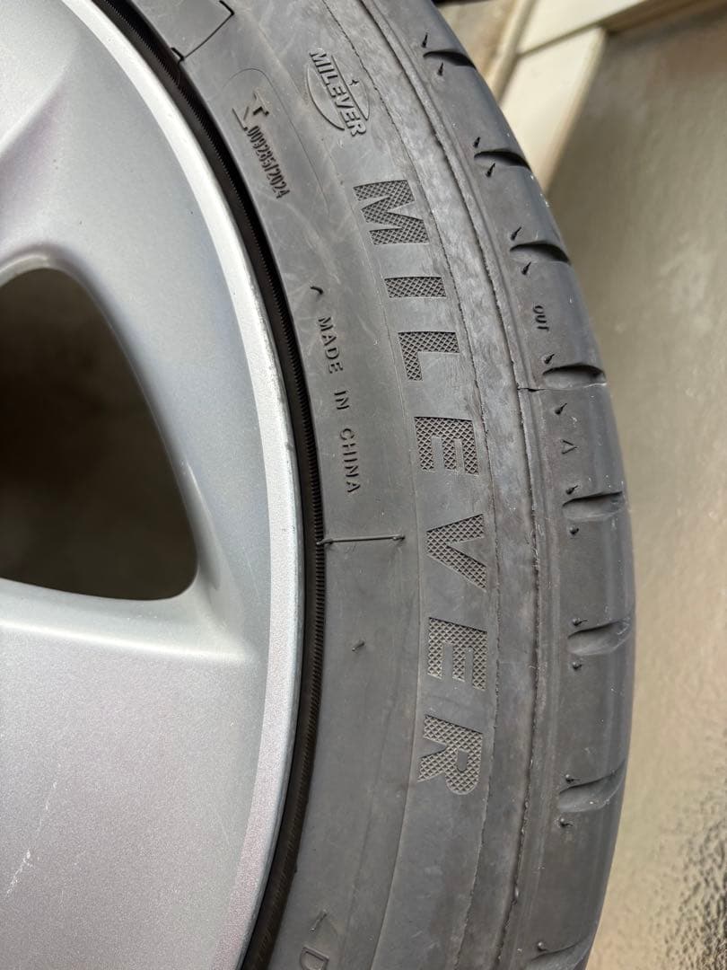 天然水素30プリウス純正　ツーリング17インチ　小傷程度　2025年製造