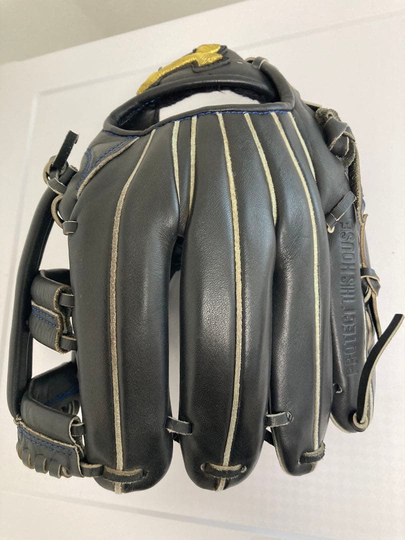 【美品】Under Armour 野球グローブ 黒/金
