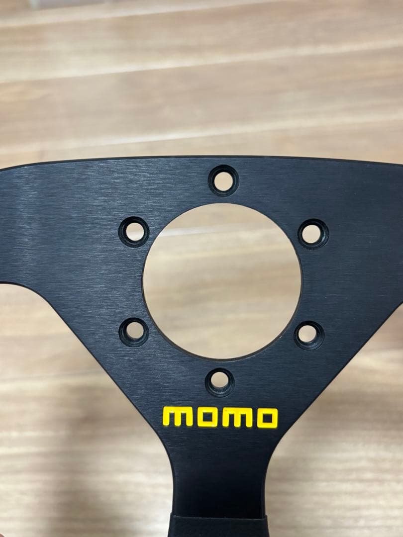 MOMO ステアリング　ヴェローチェレーシング　35φ