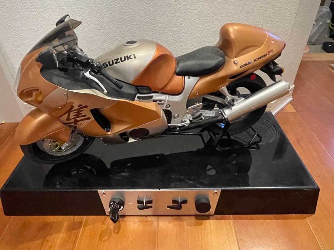 ディアゴスティーニ 1/4 スズキGSX1300R 隼 完成品