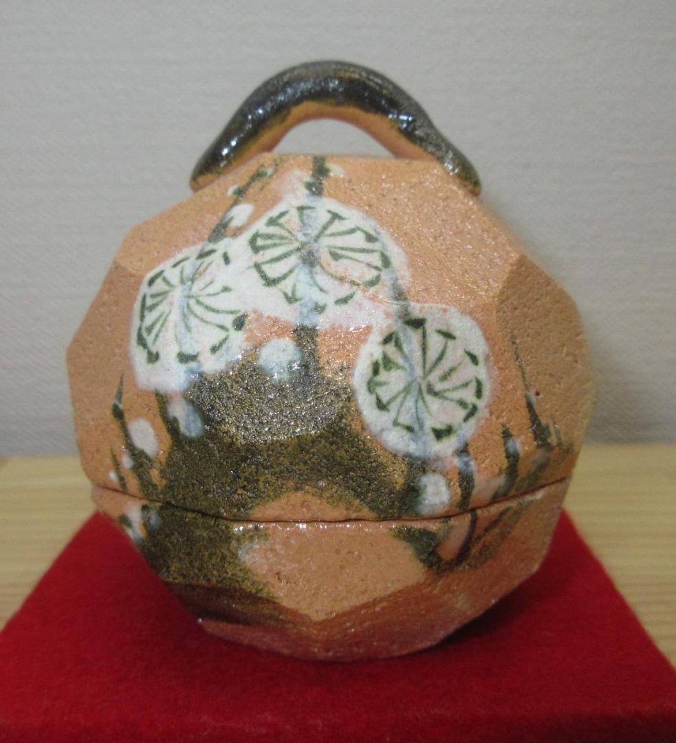 送料込【逢絢亭・新品】茶道具 香合 赤楽 乾山 槍梅の図 佐々木昭楽 共箱入り