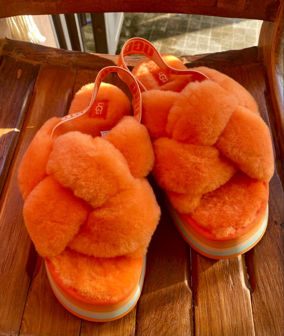 入手困難・激レア✨展示品✨25素足✨UGG✨DISCO KNOT SLIDE