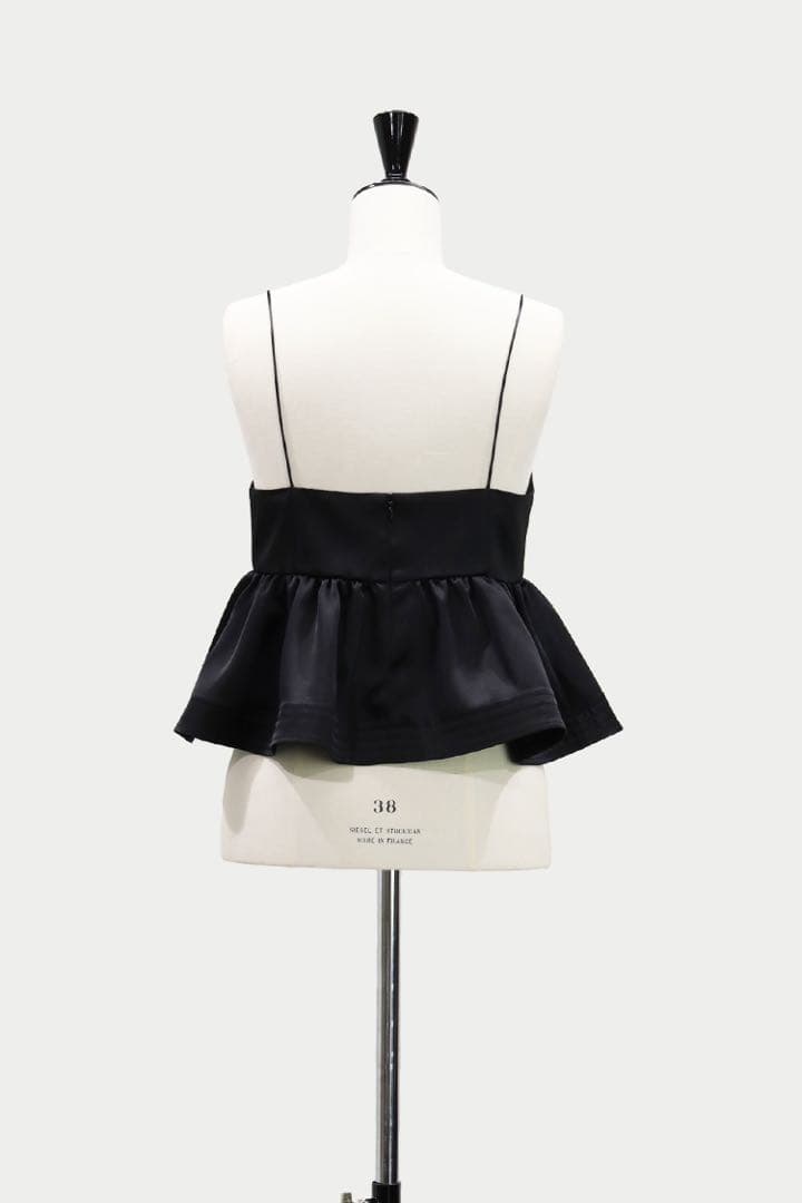 キラリ！新品未使用⭐︎machatt⭐︎ サテンフレアキャミソール