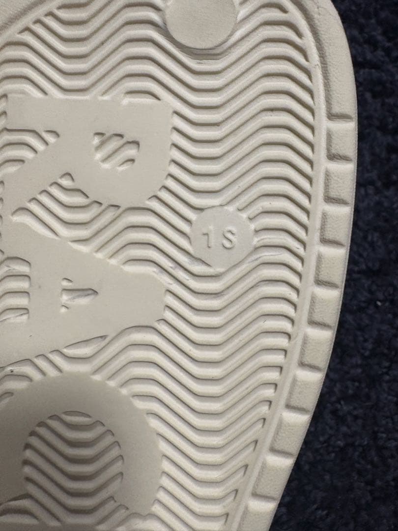 RACBAKI アイボリー トングサンダル