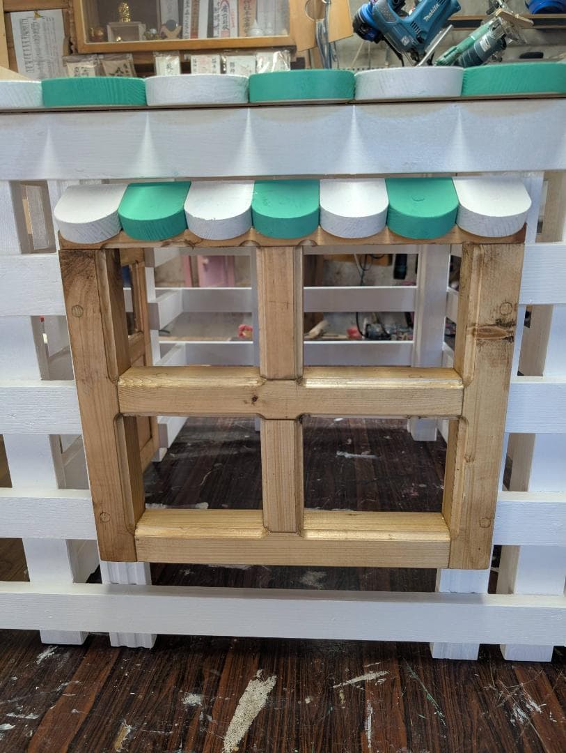 木製犬小屋 ホワイトとグリーンストライプ