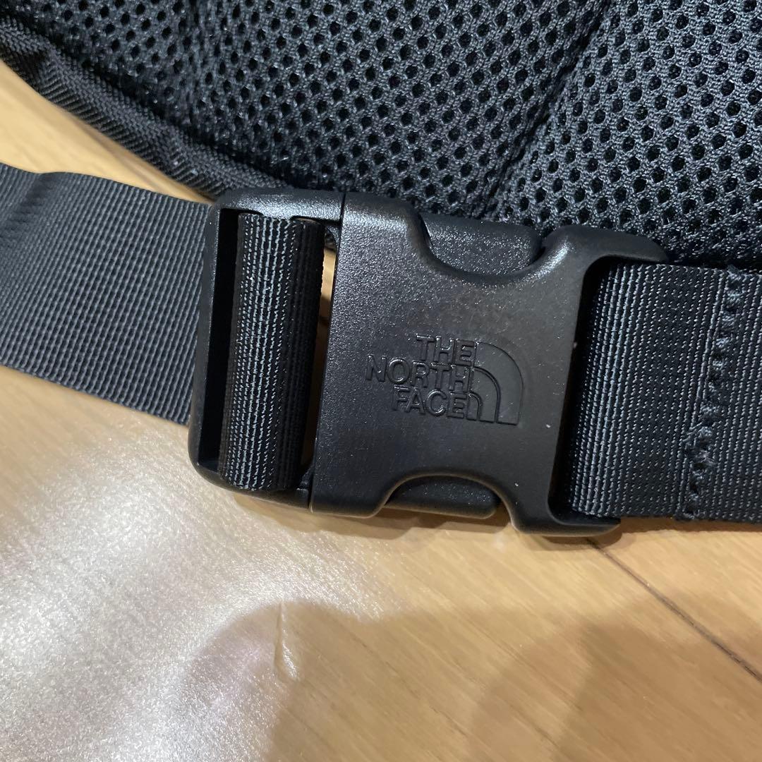 新品タグ付き・THENORTHFACE・ボディバッグ・花柄