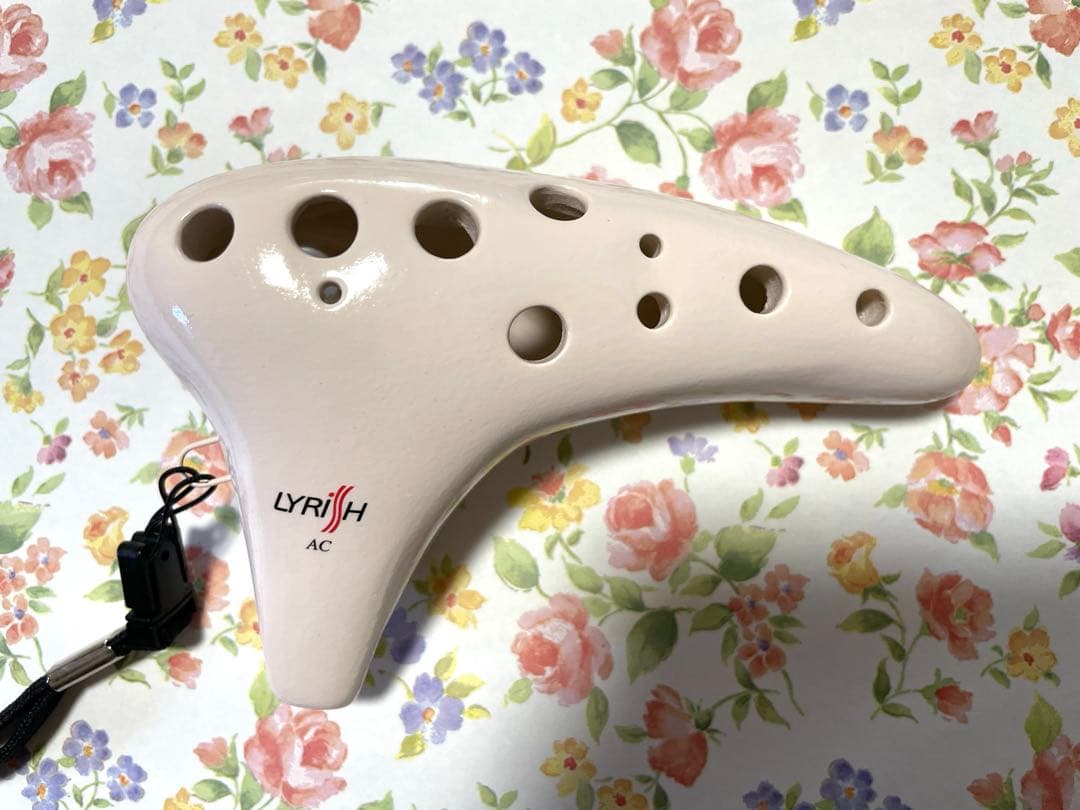 LYRISH オカリナ クリーム色 ケース付き