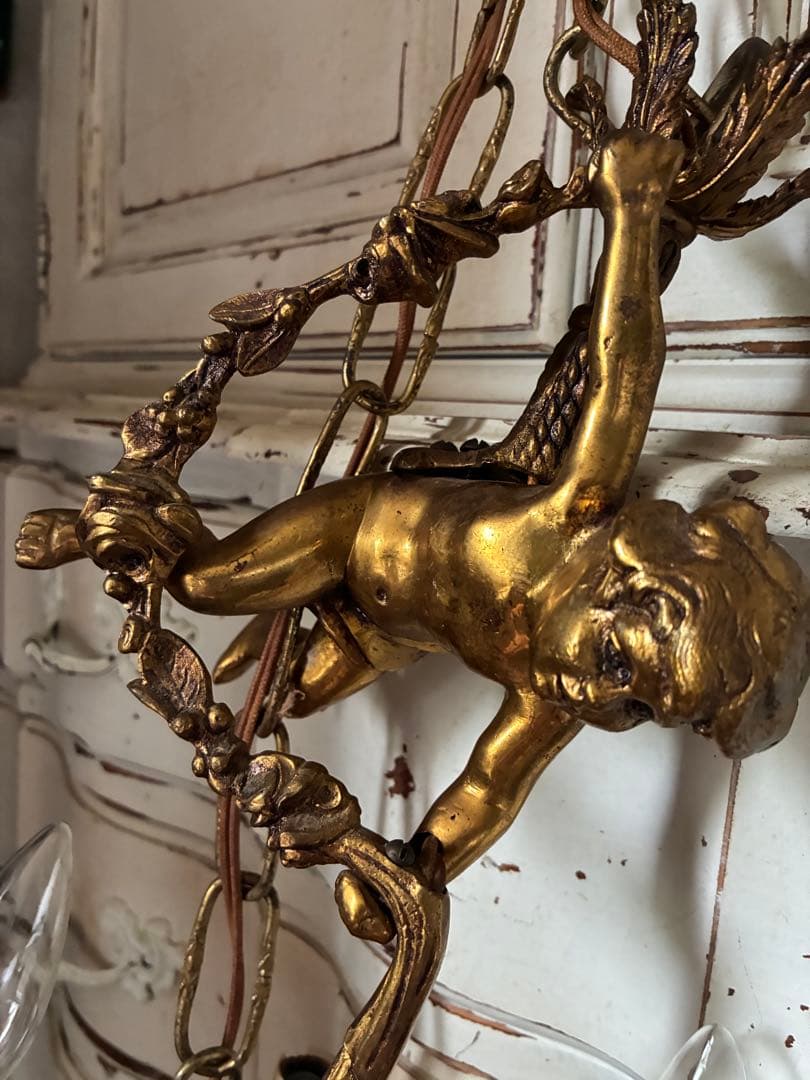 サム＆リサです　シャンデリア　吊り下げ　天井　エンジェル　真鍮　ランプ