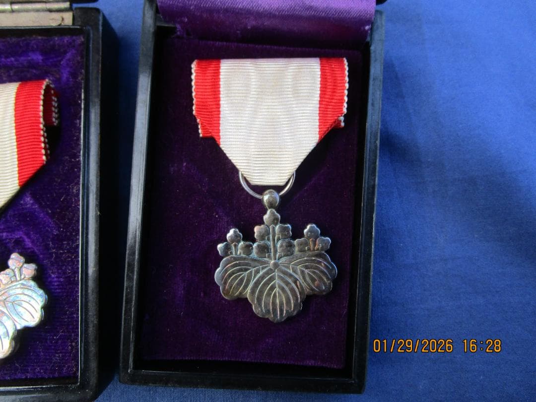 勲章　勲八白色桐葉章　2箱　記章なし