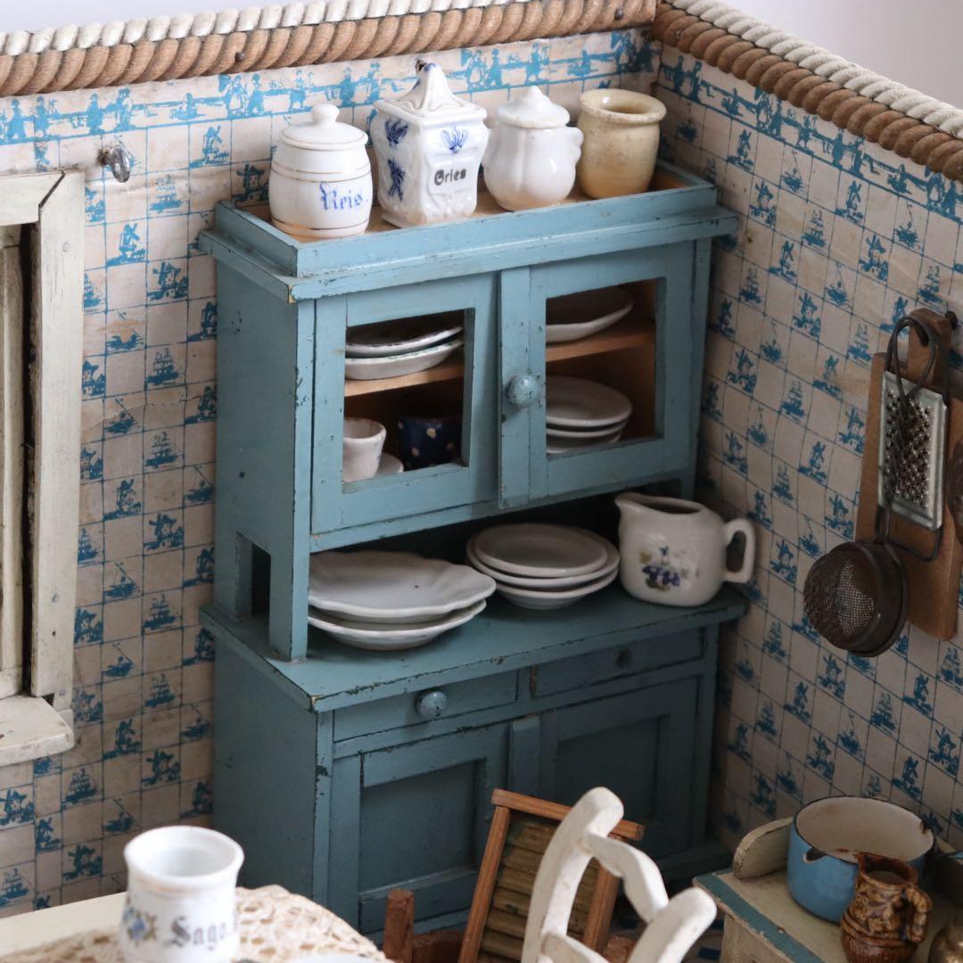 アンティーク　ドールハウス　食器棚　キャビネット　くすみブルー　ミニチュア家具