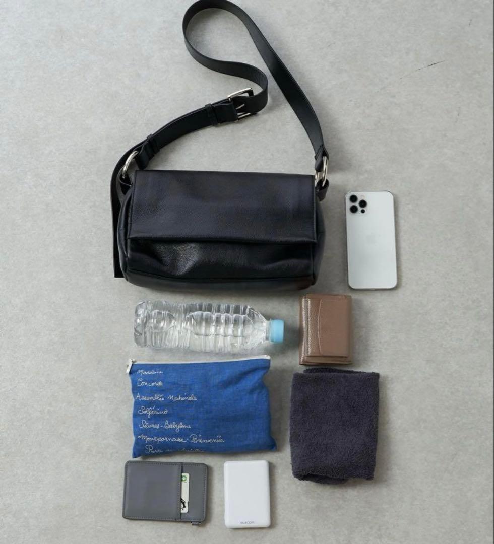 新品レザー ボディバッグ　ショルダーバッグ　黒