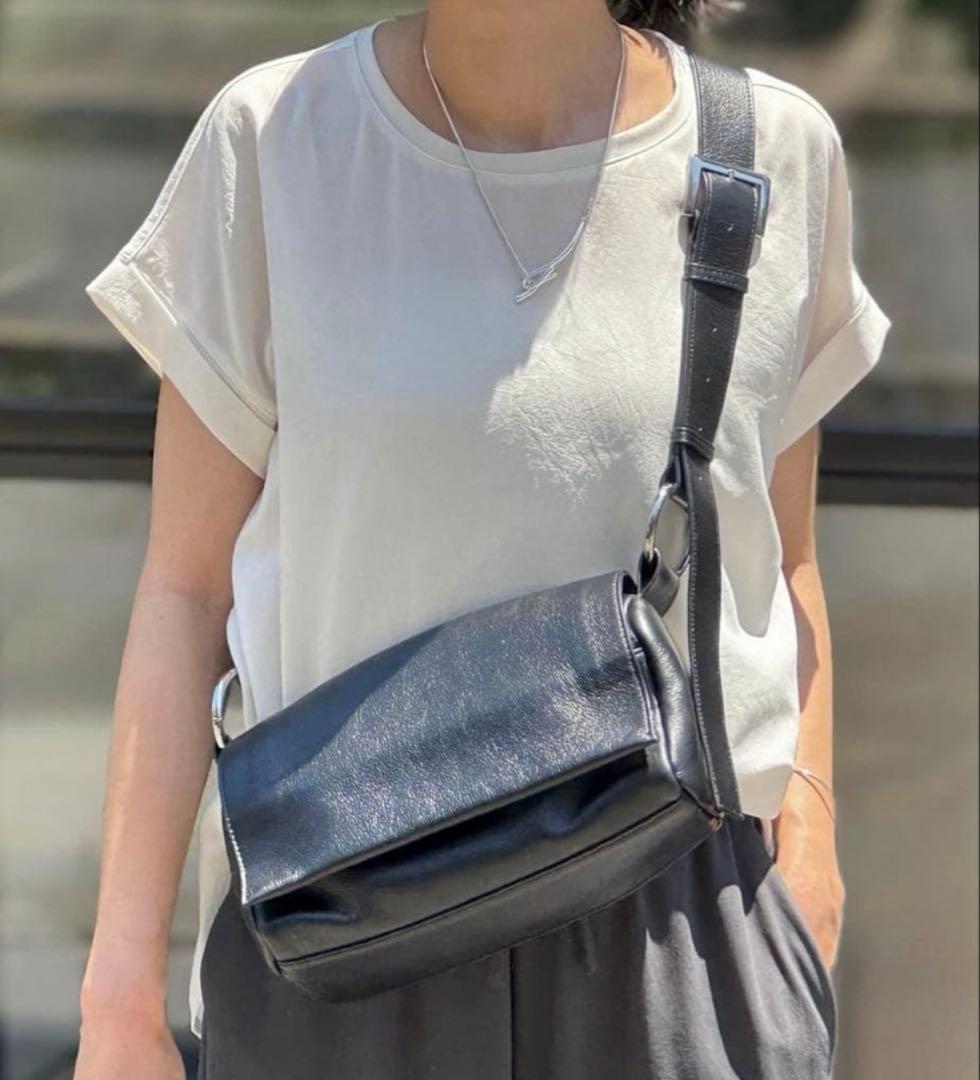 新品レザー ボディバッグ　ショルダーバッグ　黒