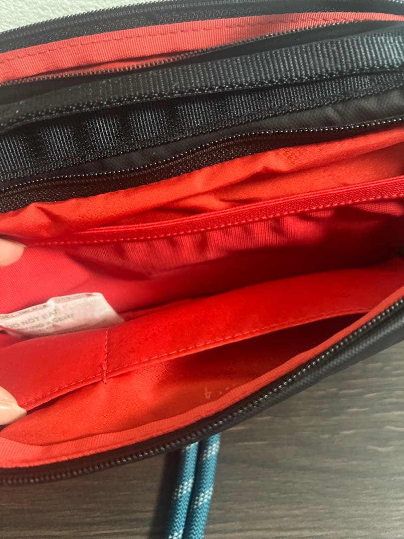 ボトルサコッシュ　ミディアム　ブラック