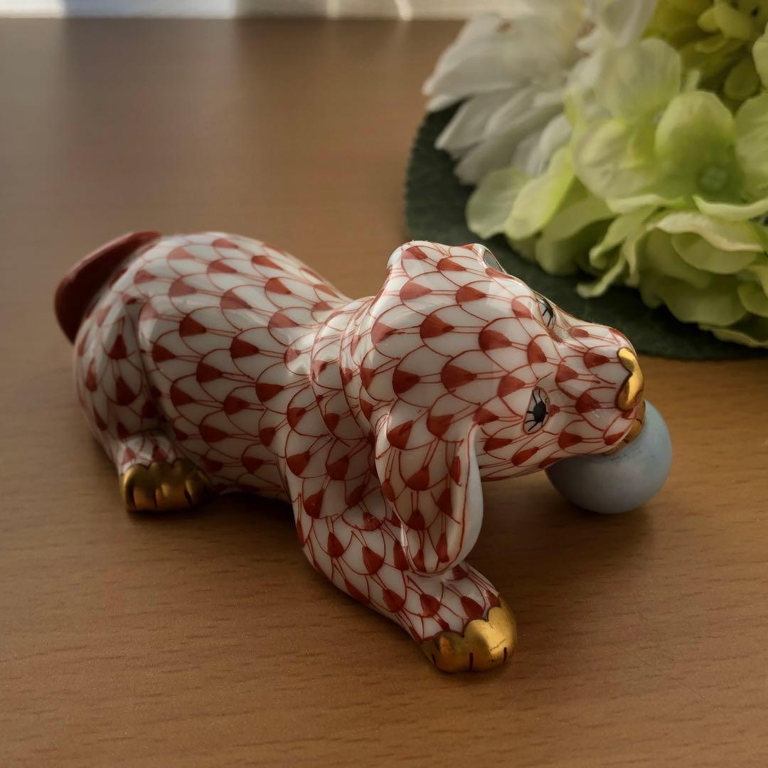 ヘレンド【大人の動物園】ボールで遊ぶ犬