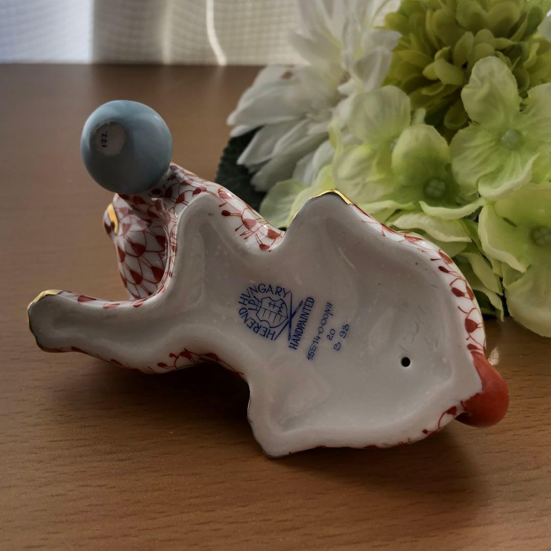 ヘレンド【大人の動物園】ボールで遊ぶ犬