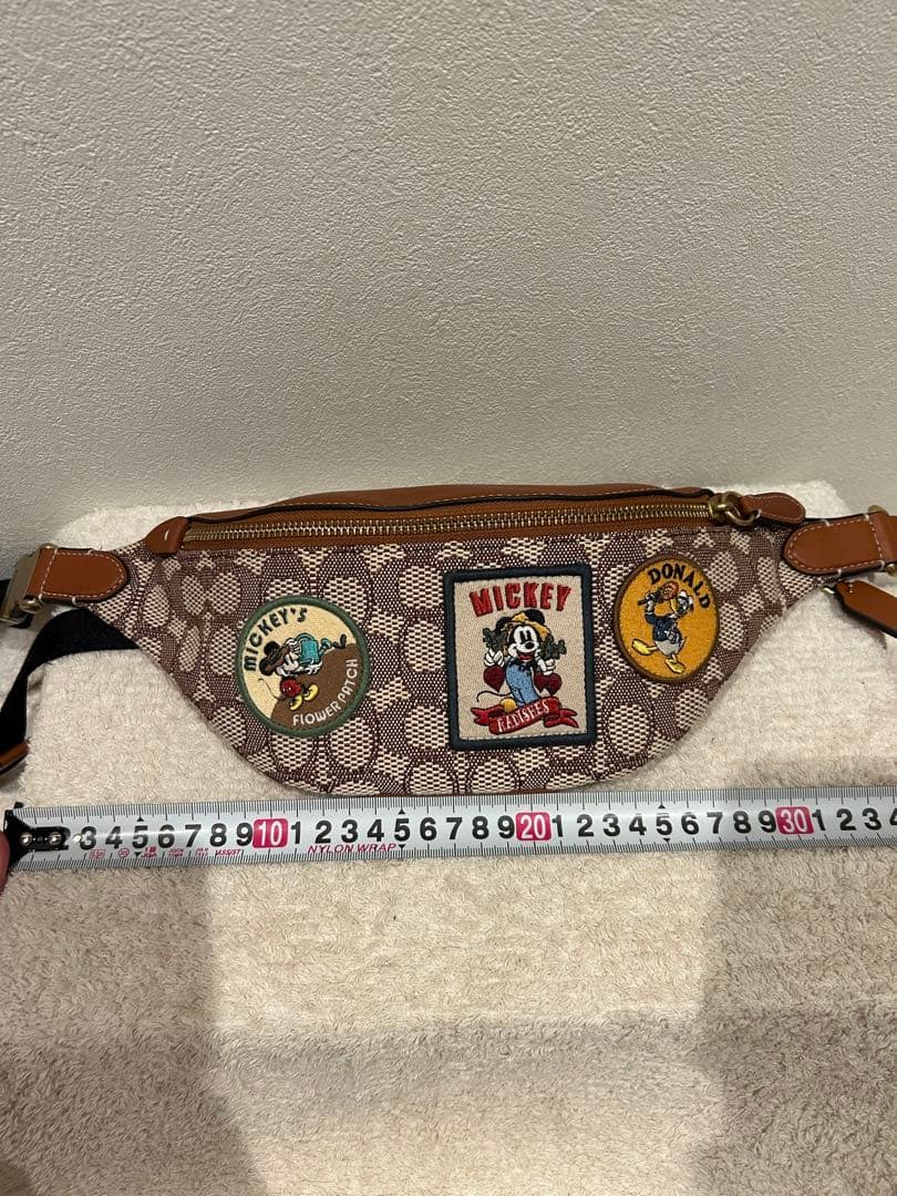 coach✖️ディズニー　限定品　ミッキー・ドナルド パッチ付きボディバッグ