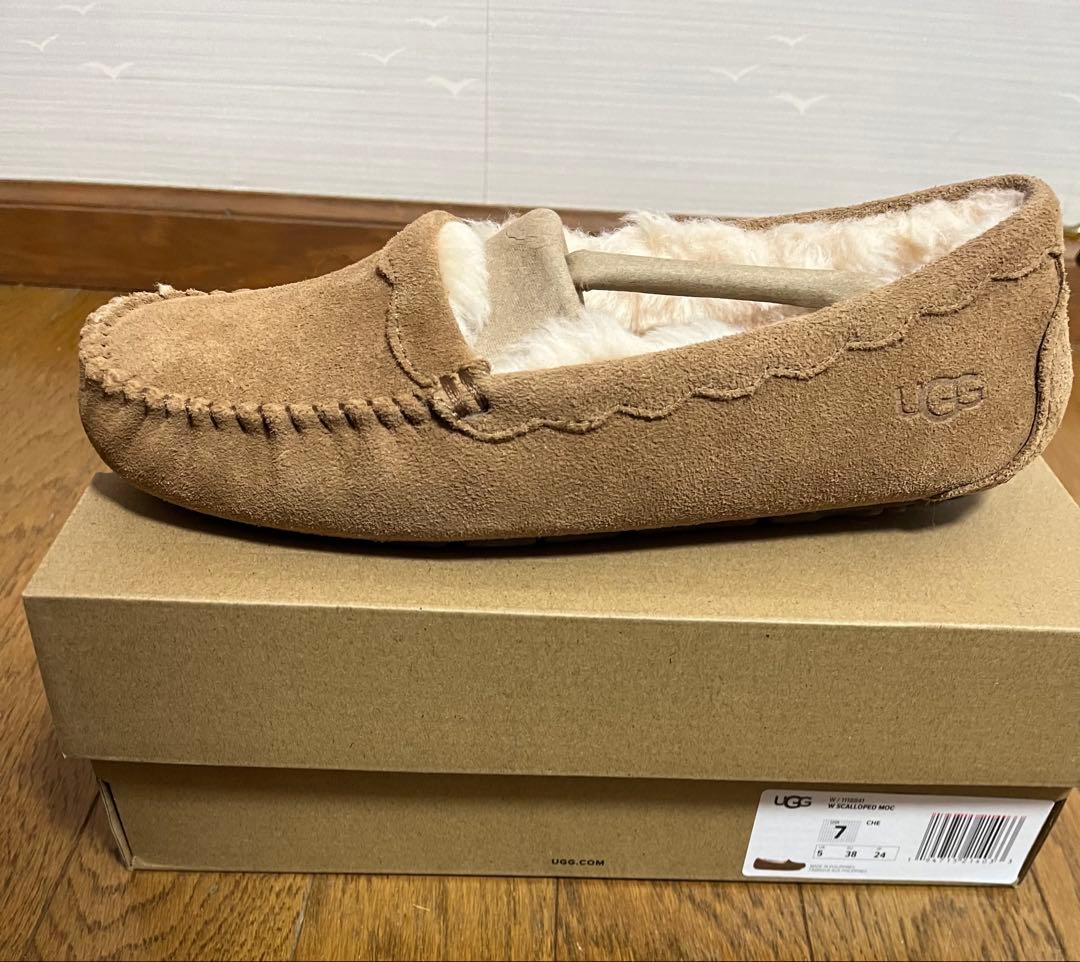 るるは　UGG モカシン　スウェード　ムートン　ローファー　24㎝