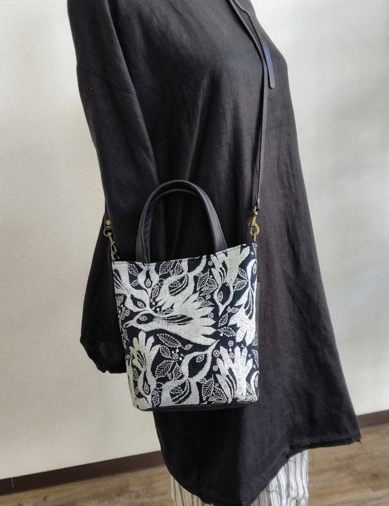 ミナペルホネン/carnival　カーニバルネイビー/バケツ型トート本革