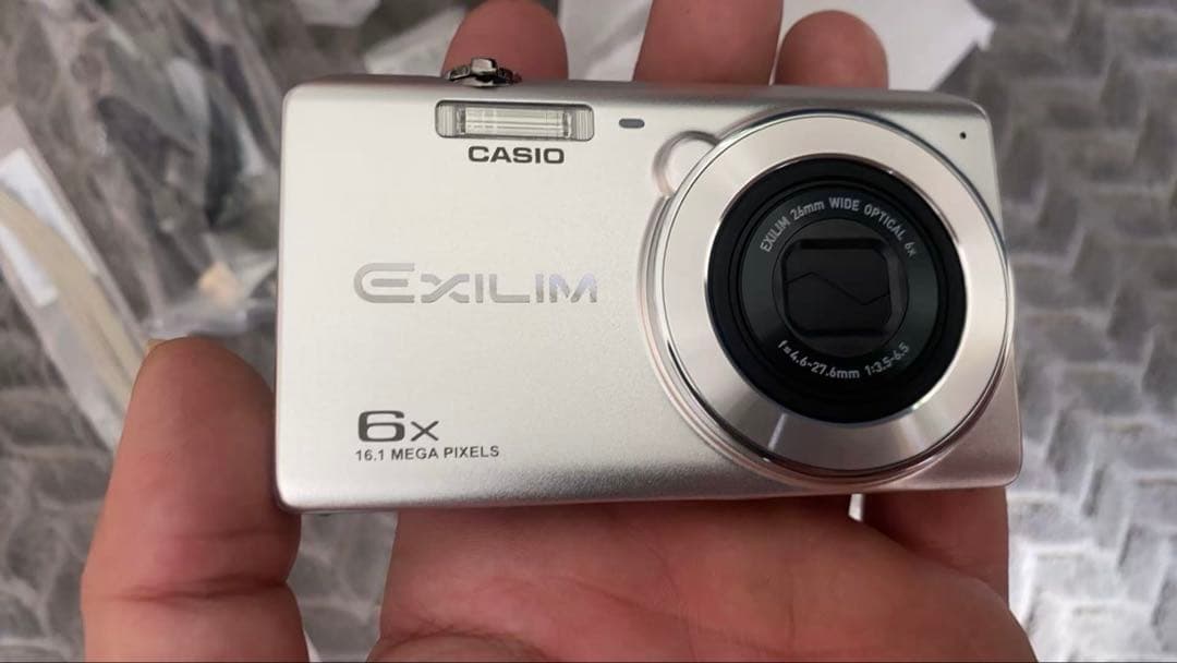 デジタルカメラ CASIO EXILIM EX-Z900