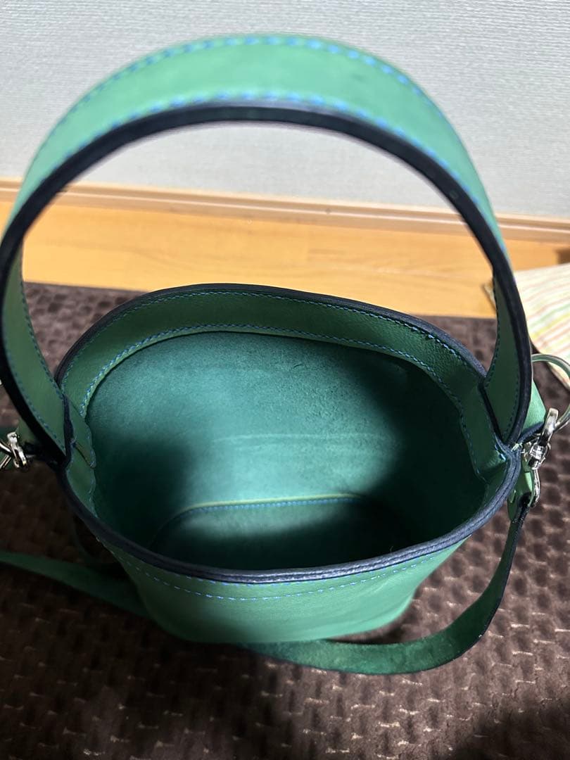 本革　バケツバッグ