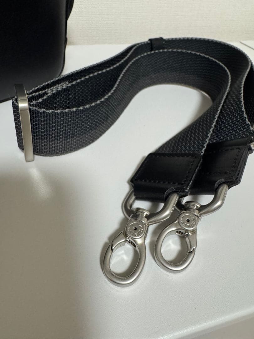 aniary(アニアリ) レザー ショルダー ボディバッグ