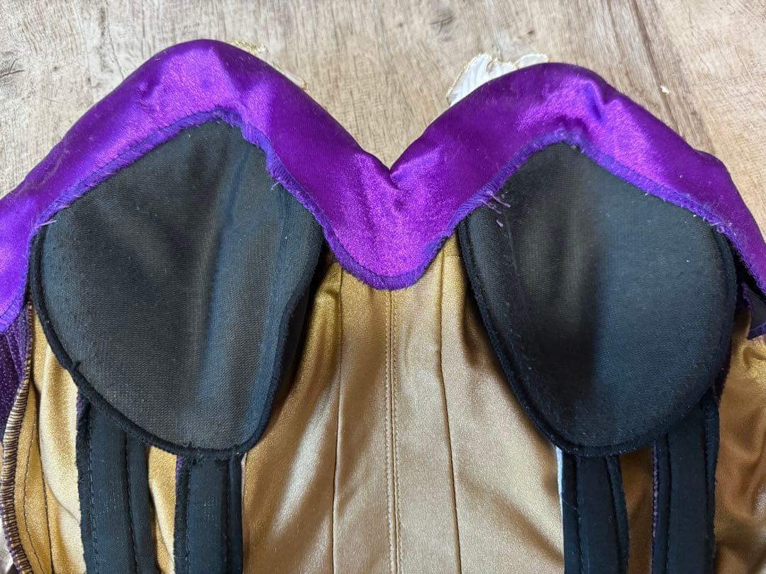 アトリエダーム size9 パープルラメ 襟・カフス黒 綺麗なカフスボタン付