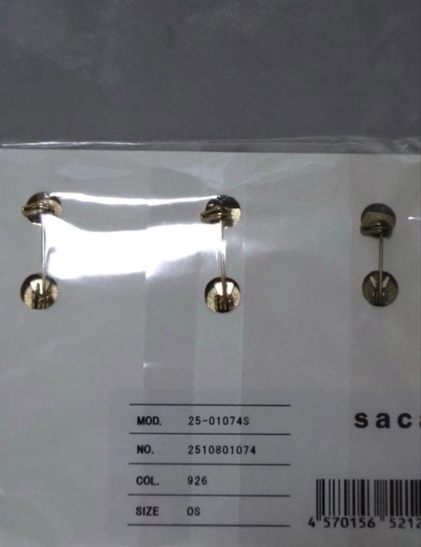 【sacai x levi's】サカイ　リーバイス　ピンズ　ゴールド