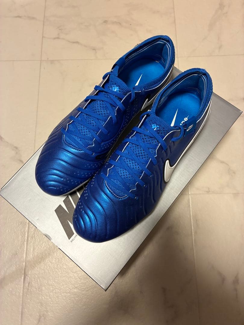 大特価 新品 ナイキサッカースパイク ティエンポレジェンド10 FG