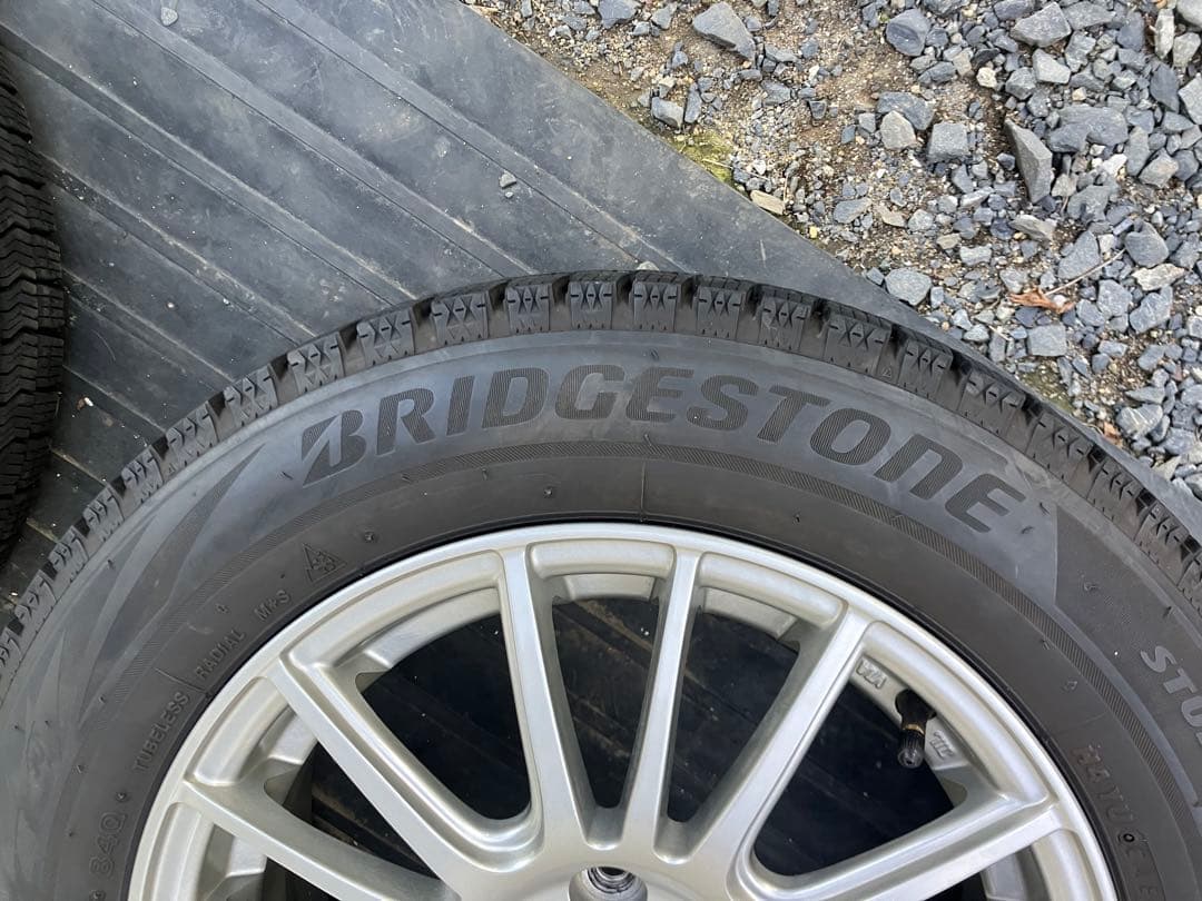 (2065) 22年製スタッドレスタイヤ社外アルミホイール付き2本①