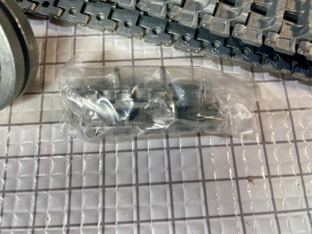 ヘンロン1\16 ヤークトパンサー&パンサーG純正金属履帯起動輪誘導輪