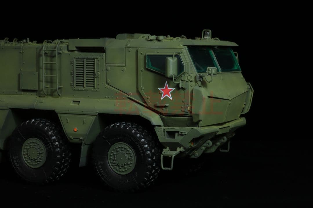 完成品 1/35 ロシア軍 タイフーンK 装甲兵員輸送車 プラモデル タコム