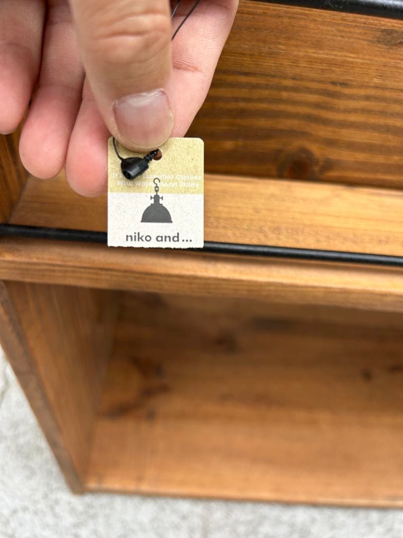 glue 　niko and ニコアンド　本棚　マガジンラック