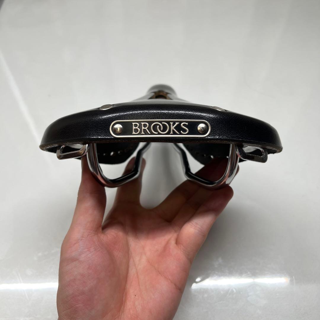 Brooks B17 Short Carved ブラック