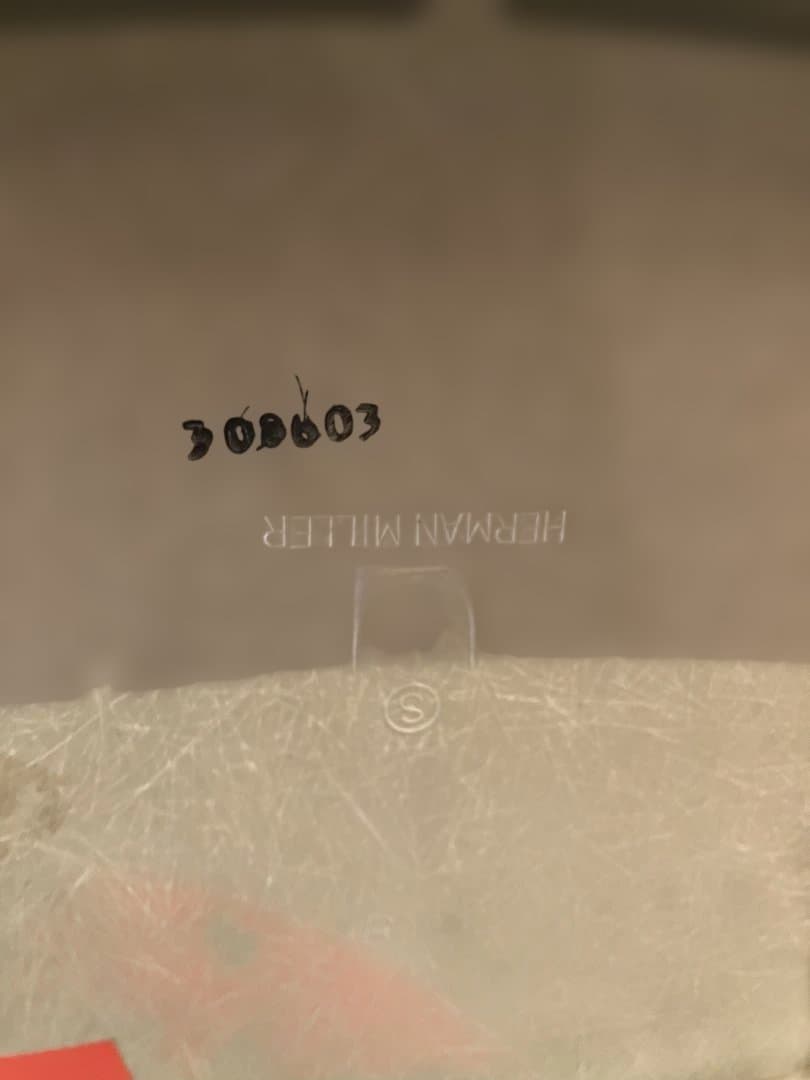 ビンテージ ナウガレザーイームズ