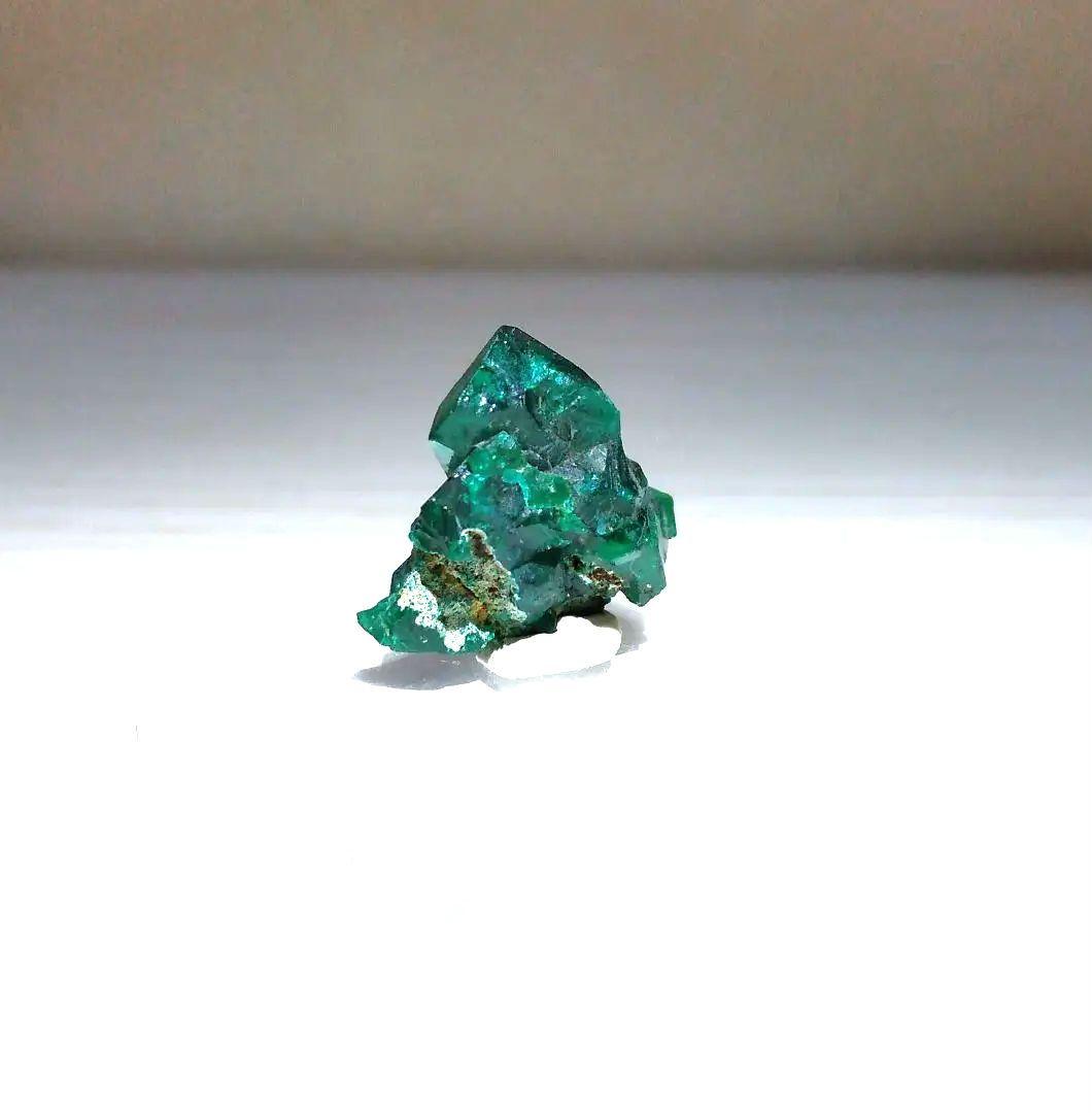 ダイオプテーズ（翠銅鉱）　単結晶　宝石鉱物標本