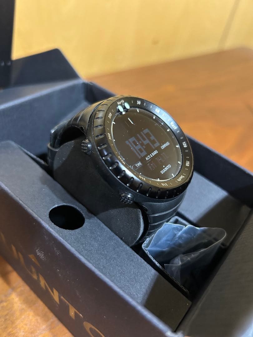 SUUNTO デジタル腕時計 オールブラック 純正交換ベルト、予備電池付属