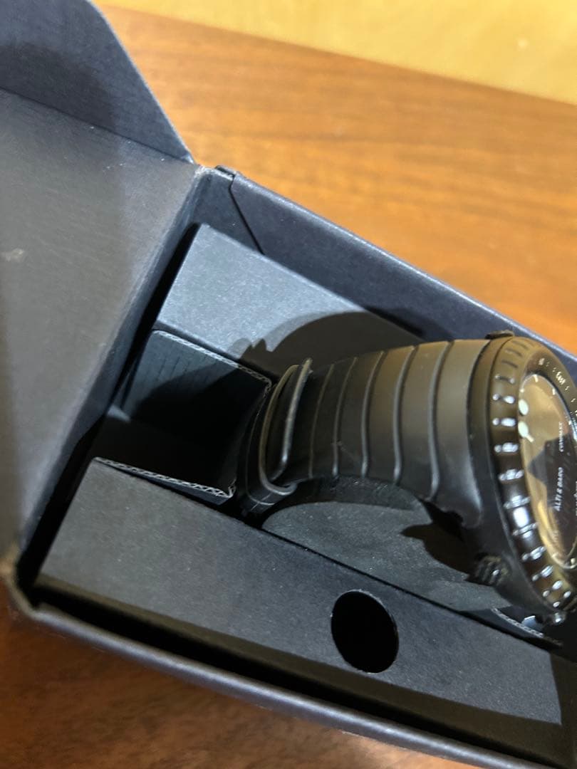 SUUNTO デジタル腕時計 オールブラック 純正交換ベルト、予備電池付属